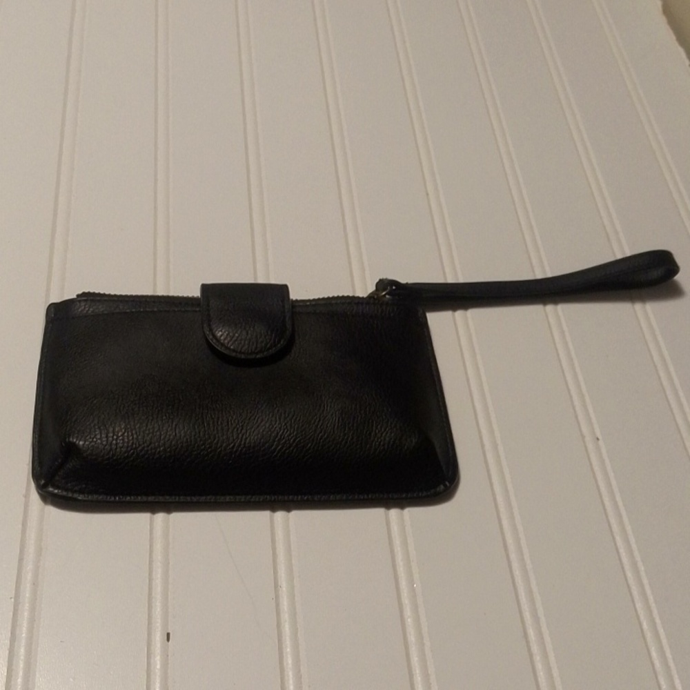 Universal Threads Black Wristlet - image 1